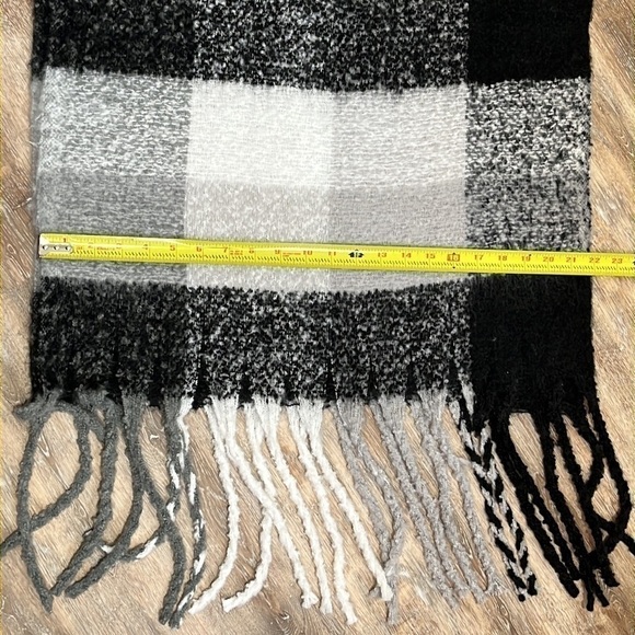 Oversized Plaid Scarf Fuzzy Black Gray White with Tassels - Picture 7 of 9